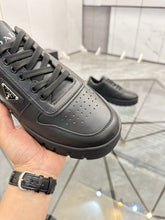 Carregar imagem no visualizador da galeria, Prada Leather Black
