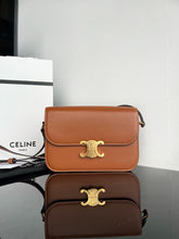 Carregar imagem no visualizador da galeria, Celine Classique Triomphe Leather Bag Brown
