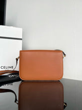 Carregar imagem no visualizador da galeria, Celine Classique Triomphe Leather Bag Brown
