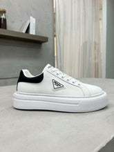Carregar imagem no visualizador da galeria, Prada Downtown White Black
