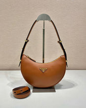 Carregar imagem no visualizador da galeria, Prada Arqué Leather Brandy
