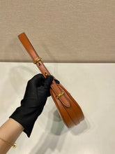 Carregar imagem no visualizador da galeria, Prada Arqué Leather Brandy
