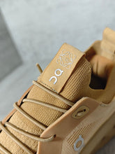 Carregar imagem no visualizador da galeria, LOEWE x On Cloudtilt Dark Sand
