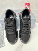 Carregar imagem no visualizador da galeria, Prada Prax 01 Leather Black
