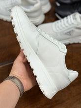Carregar imagem no visualizador da galeria, Prada Prax 01 Leather White
