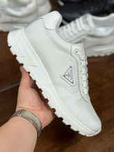 Carregar imagem no visualizador da galeria, Prada Prax 01 Leather White
