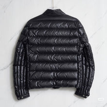 Carregar imagem no visualizador da galeria, Moncler Berriat Giubbotto
