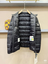 Carregar imagem no visualizador da galeria, Moncler Berriat Giubbotto
