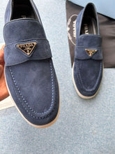 Carregar imagem no visualizador da galeria, Mocassim Prada blue
