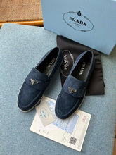 Carregar imagem no visualizador da galeria, Mocassim Prada blue
