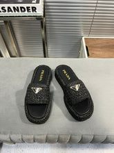 Carregar imagem no visualizador da galeria, Prada Sandália flatform em crochê
