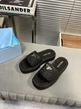 Carregar imagem no visualizador da galeria, Prada Sandália flatform em crochê
