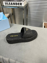 Carregar imagem no visualizador da galeria, Prada Sandália flatform em crochê
