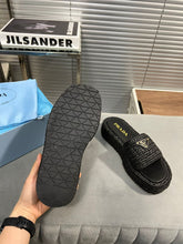 Carregar imagem no visualizador da galeria, Prada Sandália flatform em crochê
