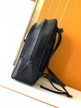 Carregar imagem no visualizador da galeria, Mochila Montblanc Black
