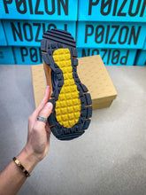 Carregar imagem no visualizador da galeria, Nike Women's Zoom Vomero Roam
