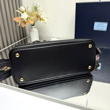 Carregar imagem no visualizador da galeria, Bolsa Prada Saffiano Black
