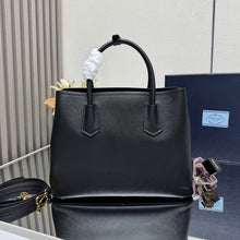 Carregar imagem no visualizador da galeria, Bolsa Prada Saffiano Black
