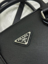 Carregar imagem no visualizador da galeria, Prada Saffiano Leather Briefcase Black
