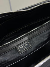 Carregar imagem no visualizador da galeria, Prada Saffiano Leather Briefcase Black
