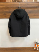 Carregar imagem no visualizador da galeria, Light technical fabric windbreaker

