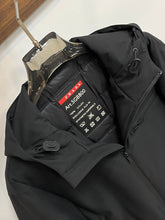 Carregar imagem no visualizador da galeria, Light technical fabric windbreaker
