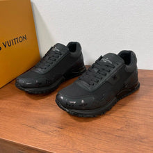 Carregar imagem no visualizador da galeria, Louis Vuitton Run Away Sneaker
