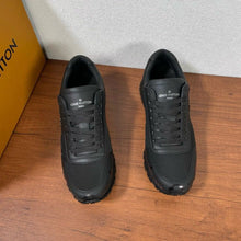 Carregar imagem no visualizador da galeria, Louis Vuitton Run Away Sneaker
