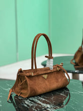 Carregar imagem no visualizador da galeria, Bolsa Prada Richard Camurça
