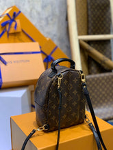 Carregar imagem no visualizador da galeria, Mochila Lv Palm Springs Mini.

