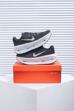 Carregar imagem no visualizador da galeria, Nike Vomero Premium
