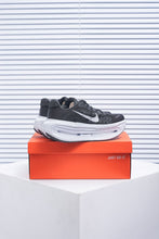 Carregar imagem no visualizador da galeria, Nike Vomero Premium
