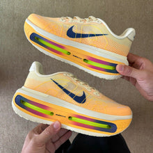Carregar imagem no visualizador da galeria, Nike Vomero Premium Alabaster.
