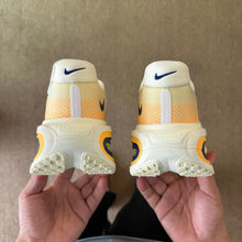 Carregar imagem no visualizador da galeria, Nike Vomero Premium Alabaster.
