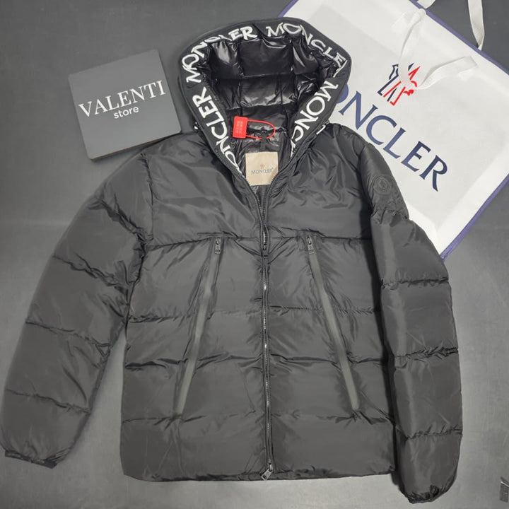 Chaleco Moncler Black lyrics