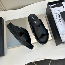 Carregar imagem no visualizador da galeria, Chinelo Prada Crisscross Rubber Slides .
