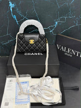 Carregar imagem no visualizador da galeria, Bolsa Chanel Preta pequena
