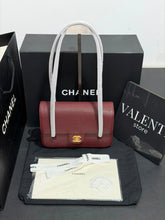 Carregar imagem no visualizador da galeria, Bolsa Chanel Preta Vermelho Terra
