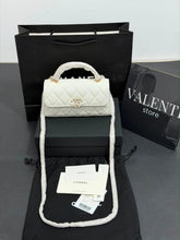 Carregar imagem no visualizador da galeria, Bolsa Chanel Branca Pequena

