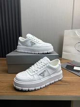 Carregar imagem no visualizador da galeria, Prada Leather Sneaker White
