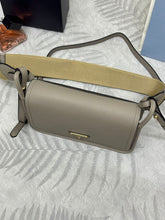 Carregar imagem no visualizador da galeria, Prada  leather shoulder bag
