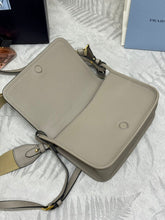 Carregar imagem no visualizador da galeria, Prada  leather shoulder bag
