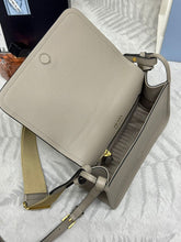 Carregar imagem no visualizador da galeria, Prada  leather shoulder bag
