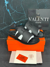 Carregar imagem no visualizador da galeria, Sandalia Herm Black Especial
