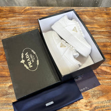 Carregar imagem no visualizador da galeria, Prada Downtown Bold Leather Sneakers White

