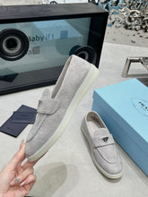 Carregar imagem no visualizador da galeria, Prada Suede Loafers Grey
