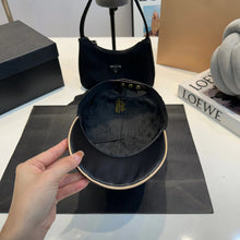 Carregar imagem no visualizador da galeria, Boné Louis Vuitton
