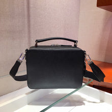 Carregar imagem no visualizador da galeria, Prada Brique Saffiano Black

