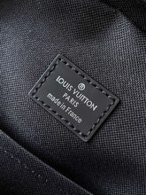 Cargar imagen en el visor de la galería, Bolsa Avenue Sling Bag Monograma Eclipse Black
