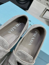 Carregar imagem no visualizador da galeria, Prada Suede Loafers Grey
